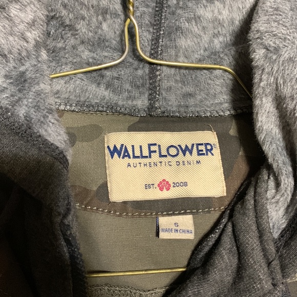 Camouflage hooded Vest Jacket - Picture 2 of 4